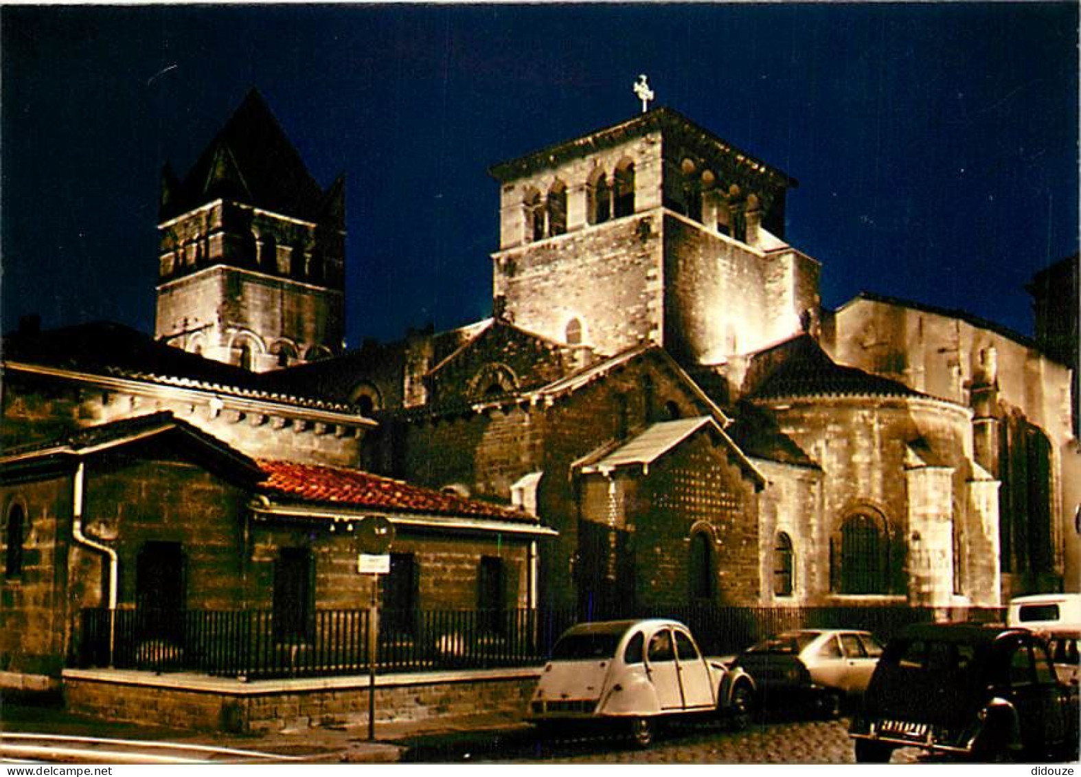 Automobiles - Lyon - Basilique Saint-Martin D'Ainay - Vue De Nuit - Carte Neuve - CPM - Voir Scans Recto-Verso - PKW