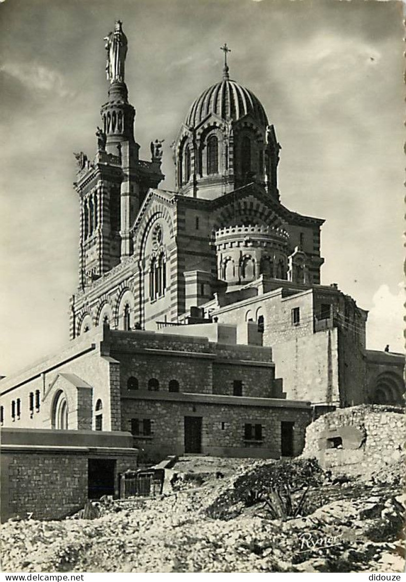 13 - Marseille - Basilique De Notre-Dame De La Garde - Vue Aérienne - CPSM Grand Format - Voir Scans Recto-Verso - Notre-Dame De La Garde, Ascenseur