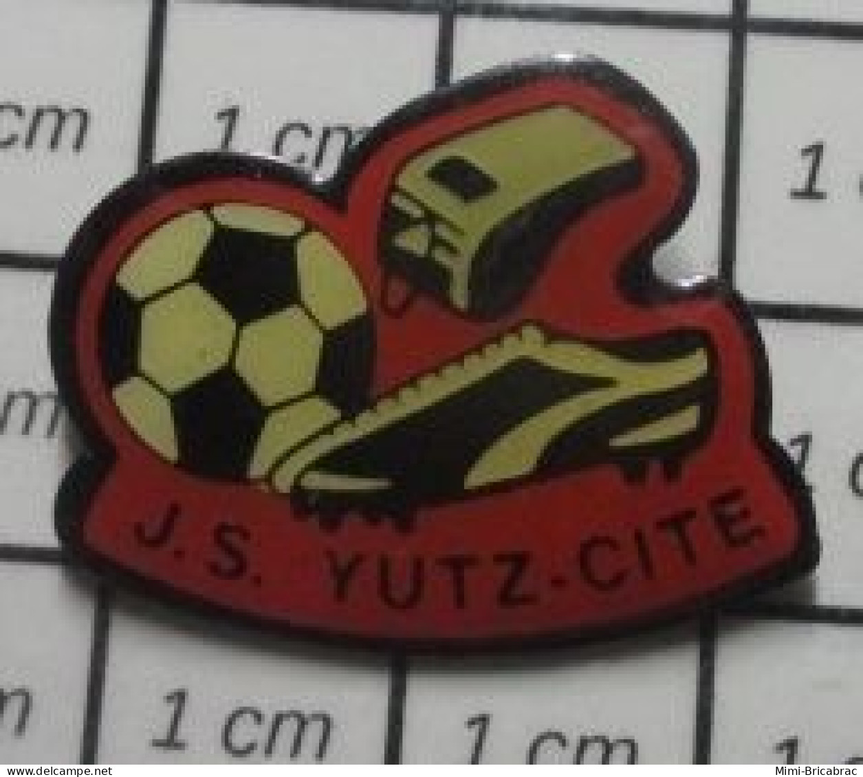 1016A Pin's Pins / Beau Et Rare : SPORTS / CLUB FOOTBALL BALLON SIFFLET CRAMPONS JS YUTZ-CITE - Voetbal