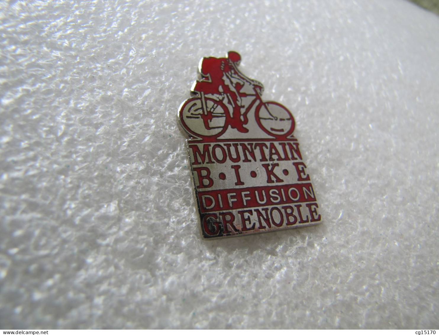 PIN'S   MOUNTAIN   BIKE   DIFFUSION  GRENOBLE  Email Grand Feu - Wielrennen