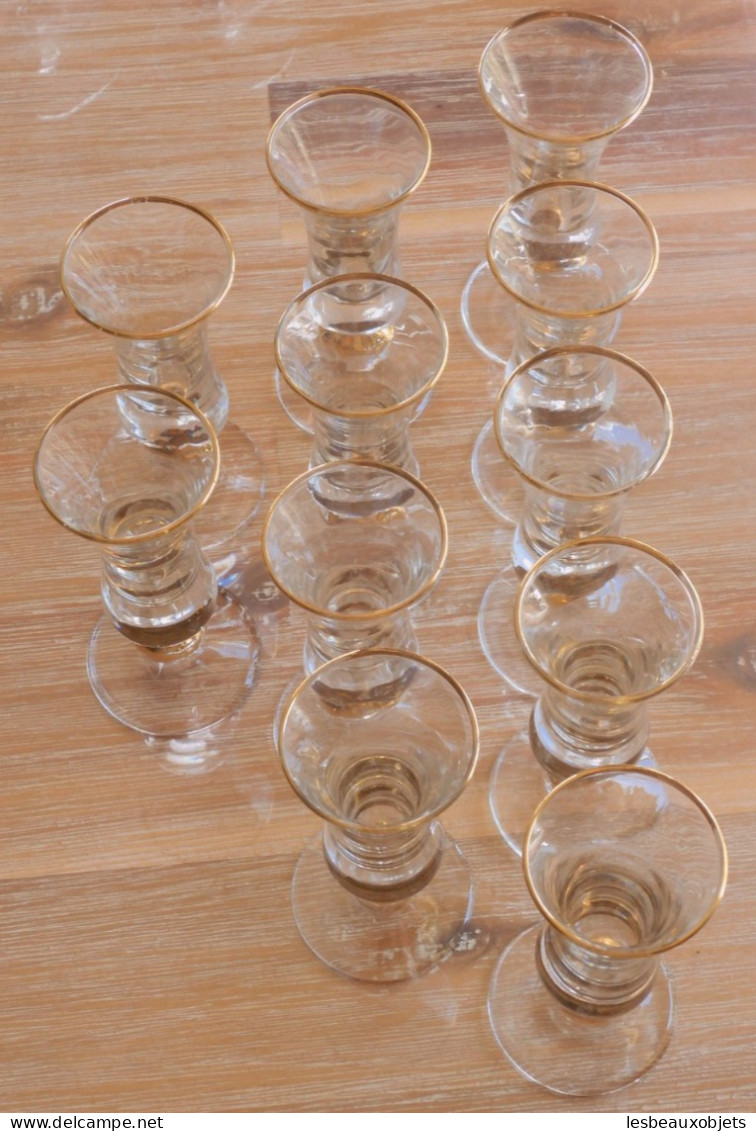 -11 ANCIENS VERRES à PIEDS FONDS TROMPEURS BORDS & BOULE PIEDS Dorés LIQUEUR      E - Vidrio & Cristal