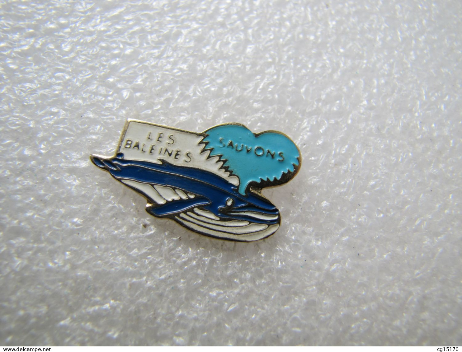 PIN'S    SAUVONS LES  BALEINES - Animaux