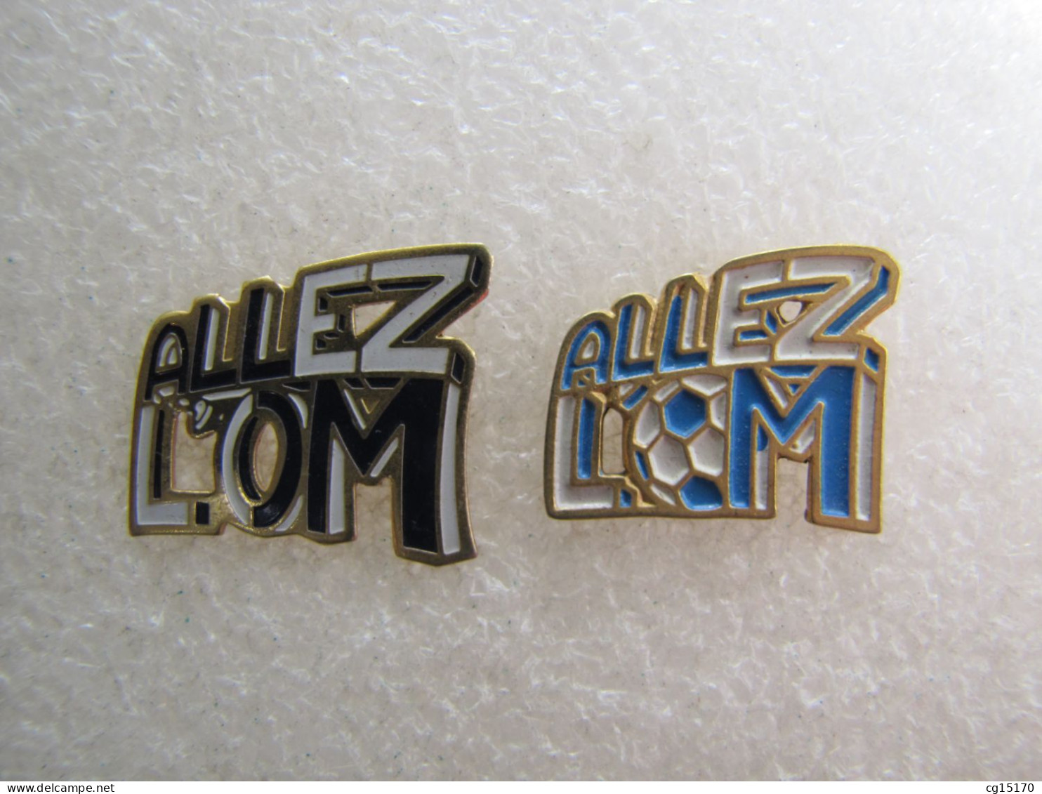 PIN'S   LOT  2   FOOTBALL  OLYMPIQUE DE MARSEILLE  ALLEZ L OM - Voetbal