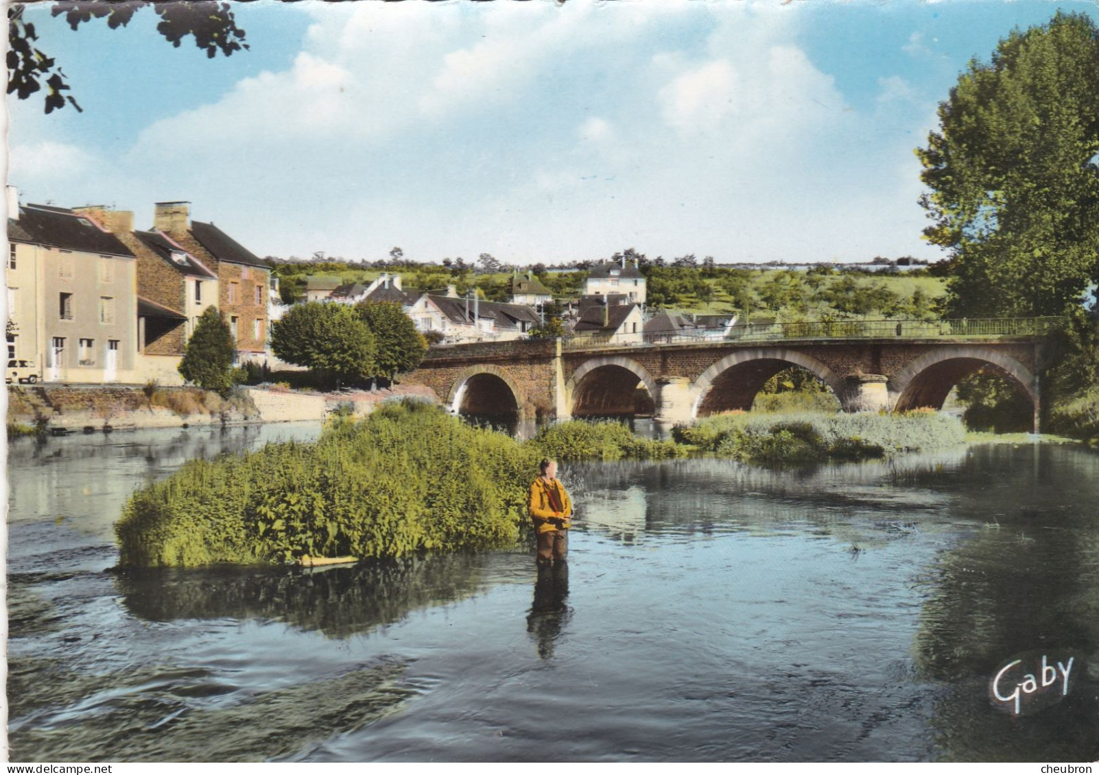 14. PONT D'OUILLY. CPA. LE PONT SUR L'ORNE. ANIMATION. PECHEUR . ANNEES 50 COULEUR - Pont D'Ouilly