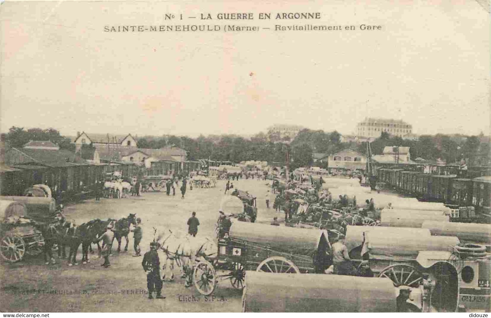 51 - Sainte Menehould - La Guerre En Argonne - Ravitaillement En Gare - Animée - Croix Rouge - CPA - Etat Carte Arrachée - Sainte-Menehould