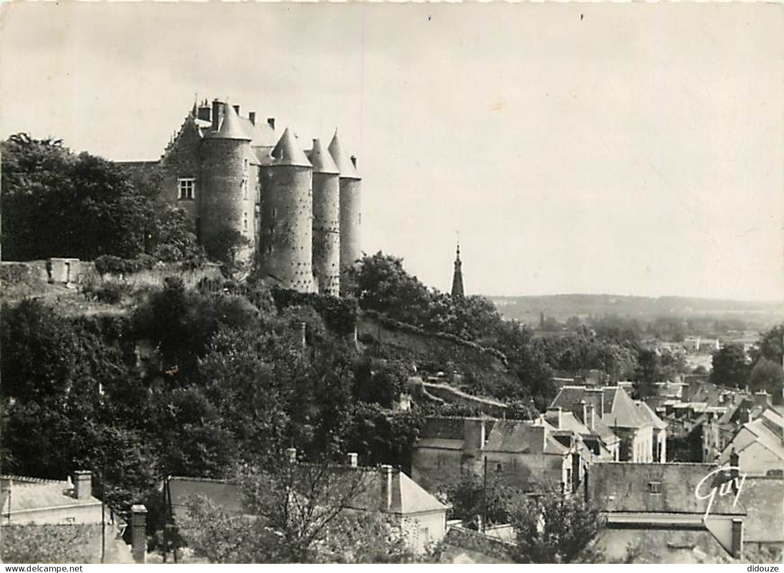 37 - Luynes - Le Château Dominant La Ville Et Le Val De Loire - Carte Dentelée - CPSM Grand Format - Voir Scans Recto-Ve - Luynes