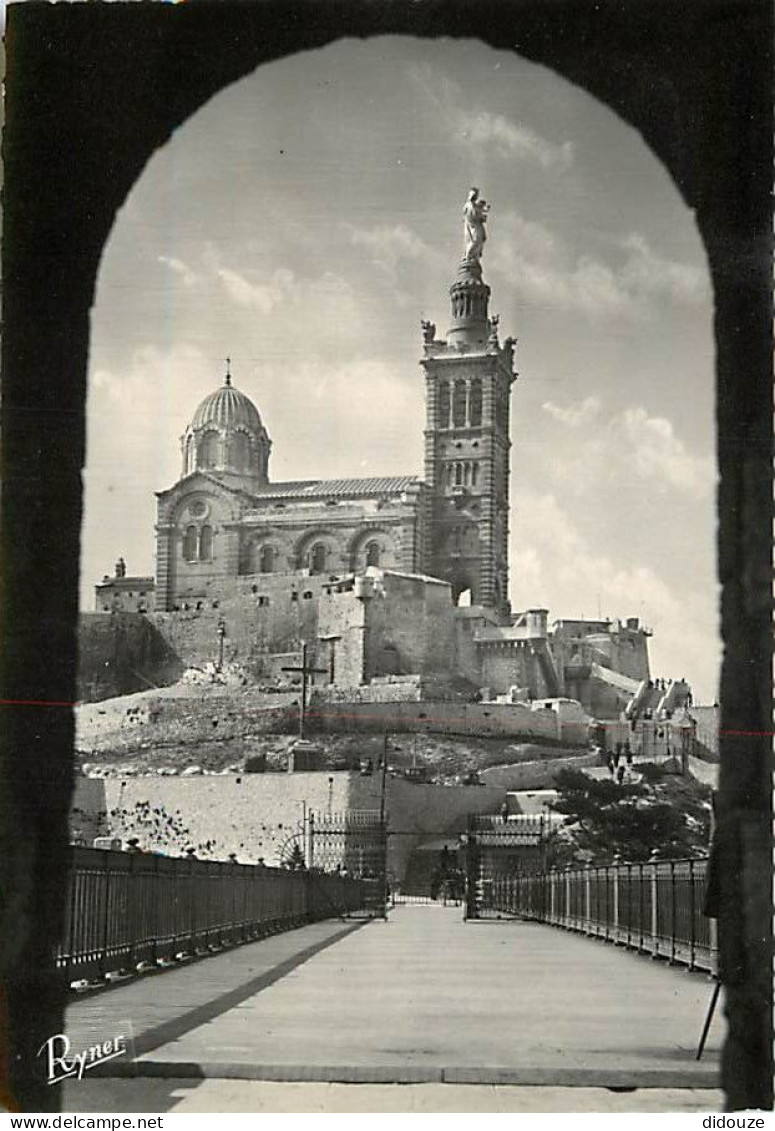 13 - Marseille - Basilique De Notre-Dame De La Garde - CPSM Grand Format - Etat Pli Visible - Voir Scans Recto-Verso - Notre-Dame De La Garde, Lift