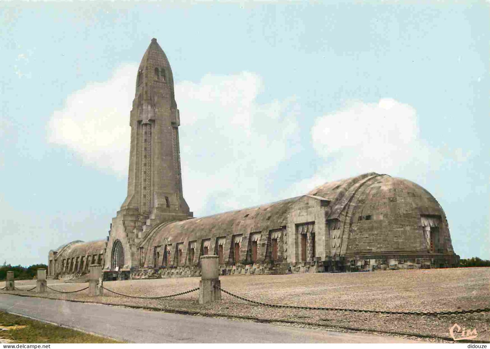 55 - Douaumont - L'Ossuaire De Douaumont - Mention Photographie Véritable - Carte Dentelée - CPSM Grand Format - Voir Sc - Douaumont