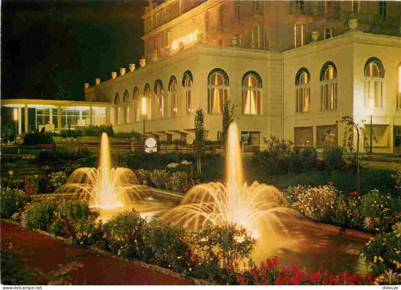 01 - Divonne Les Bains - Le Casino - Vue De Nuit - CPM - Voir Scans Recto-Verso - Divonne Les Bains