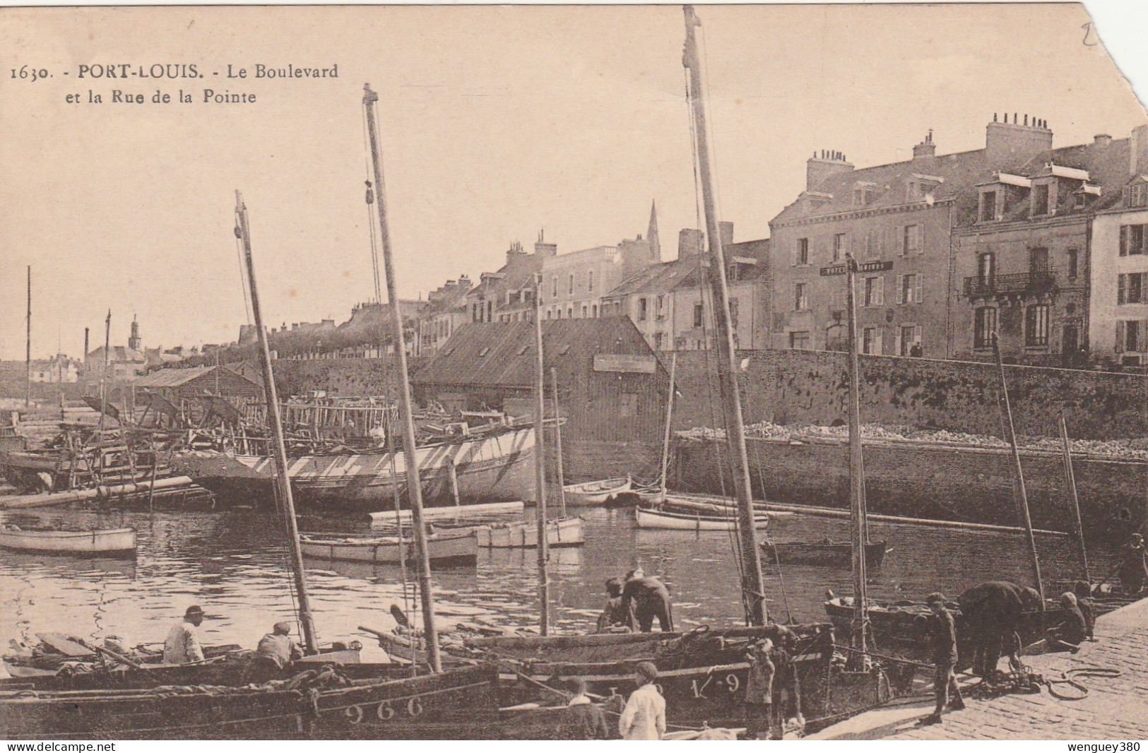 56 PORT-LOUIS    Le Boulevard Et La Rue De La Pointe      SUP PLAN  1915. Avec Bateau En Construction.     RARE - Port Louis