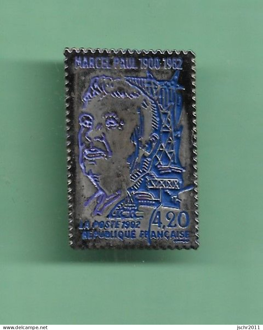 1 Pin's *** TIMBRE POSTE - MARCEL PAUL 1900-1982 *** WW05 (21-1) - Personajes Célebres