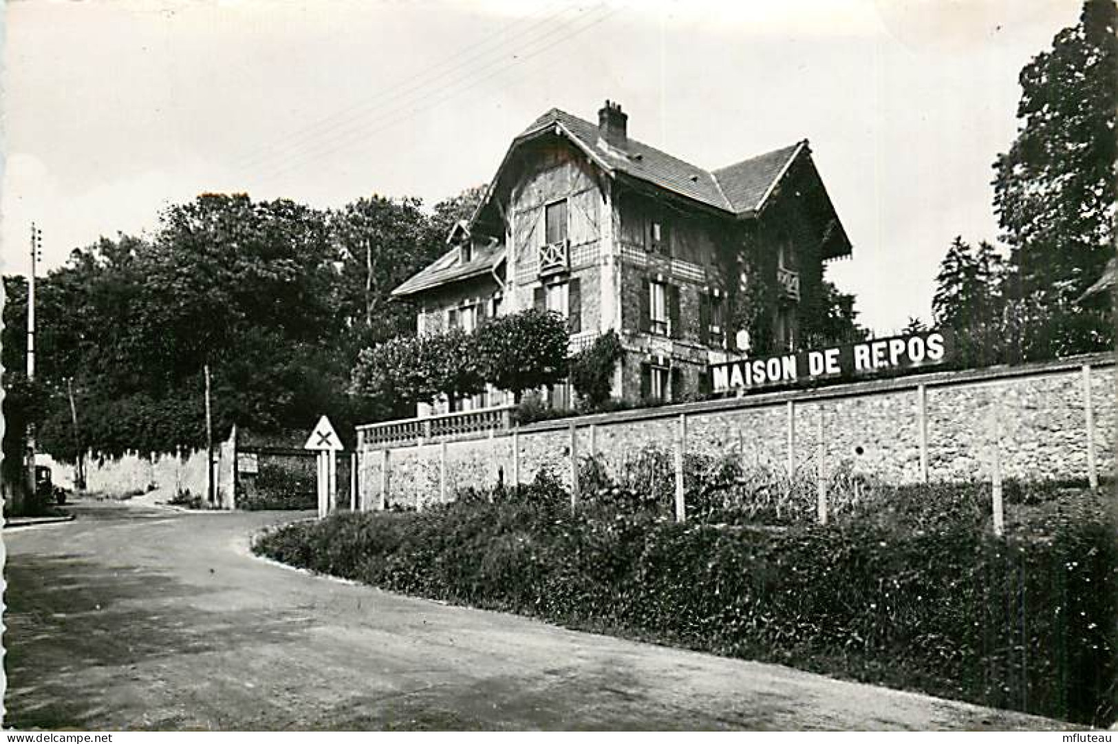 78* NEAUPHLE LE CHATEAU Rte De St Germain (cpsm Petit Format)               MA81 - Neauphle Le Chateau