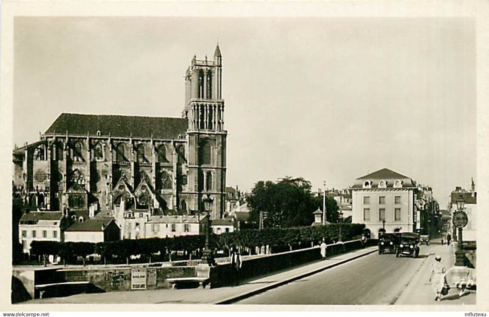 78* MANTES SUR SEINE Entree Du Pont  (cpsm Petit Format)        MA81.525 - Mantes La Ville