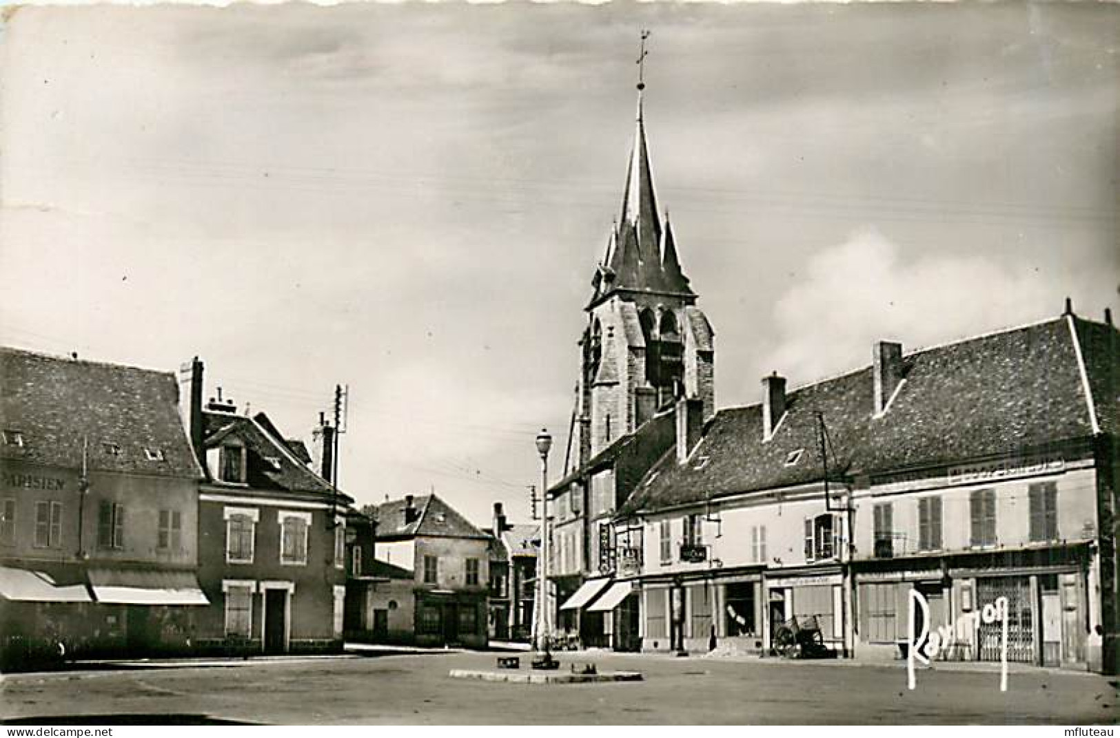 89* PONT SUR YONNE Place Petit  CPSM (petit Format)            MA82_0305 - Pont Sur Yonne