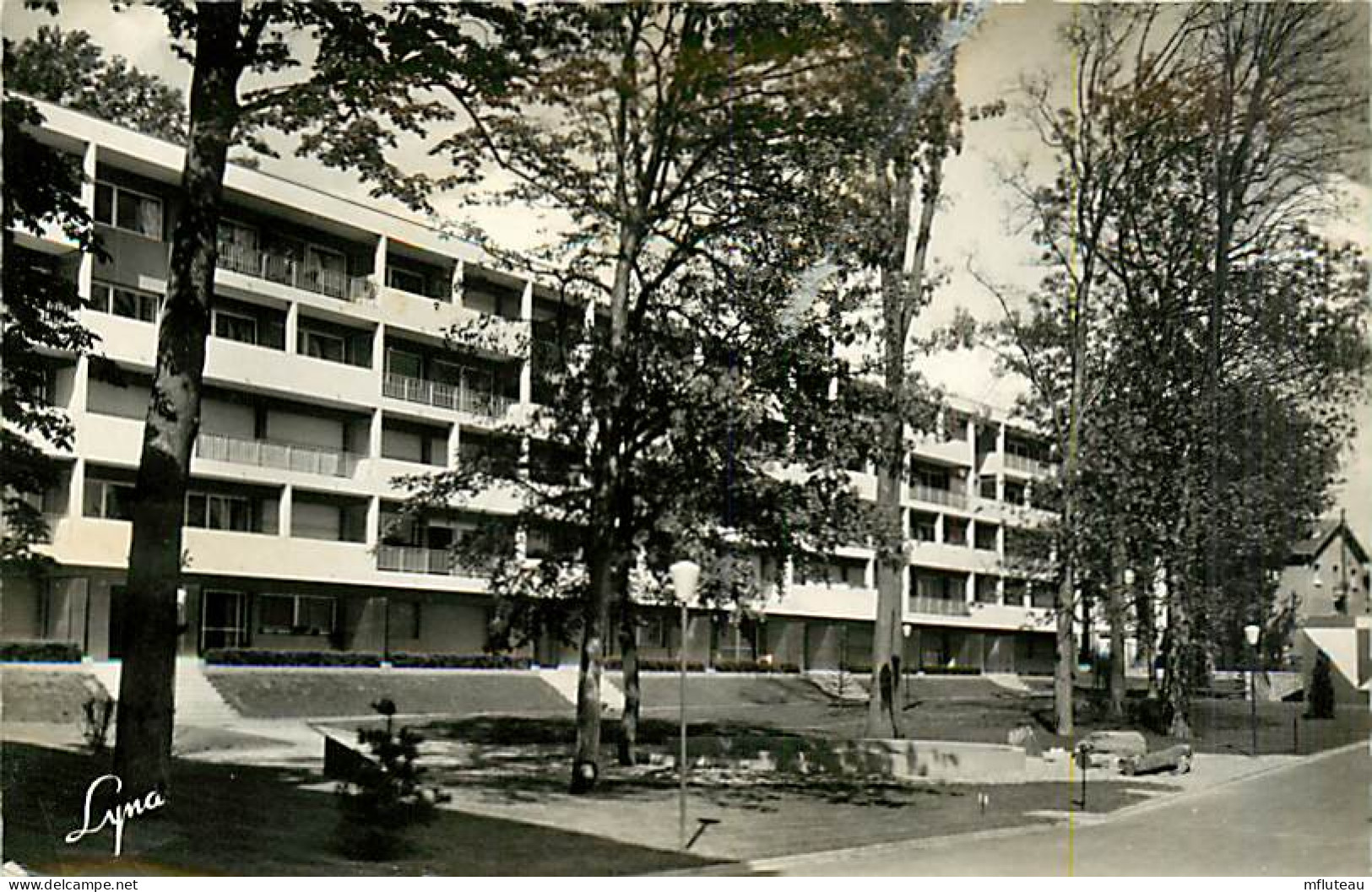 92* GARCGES Nouveaux Immeubles  CPSM (petit Format)       MA82_0905 - Garches