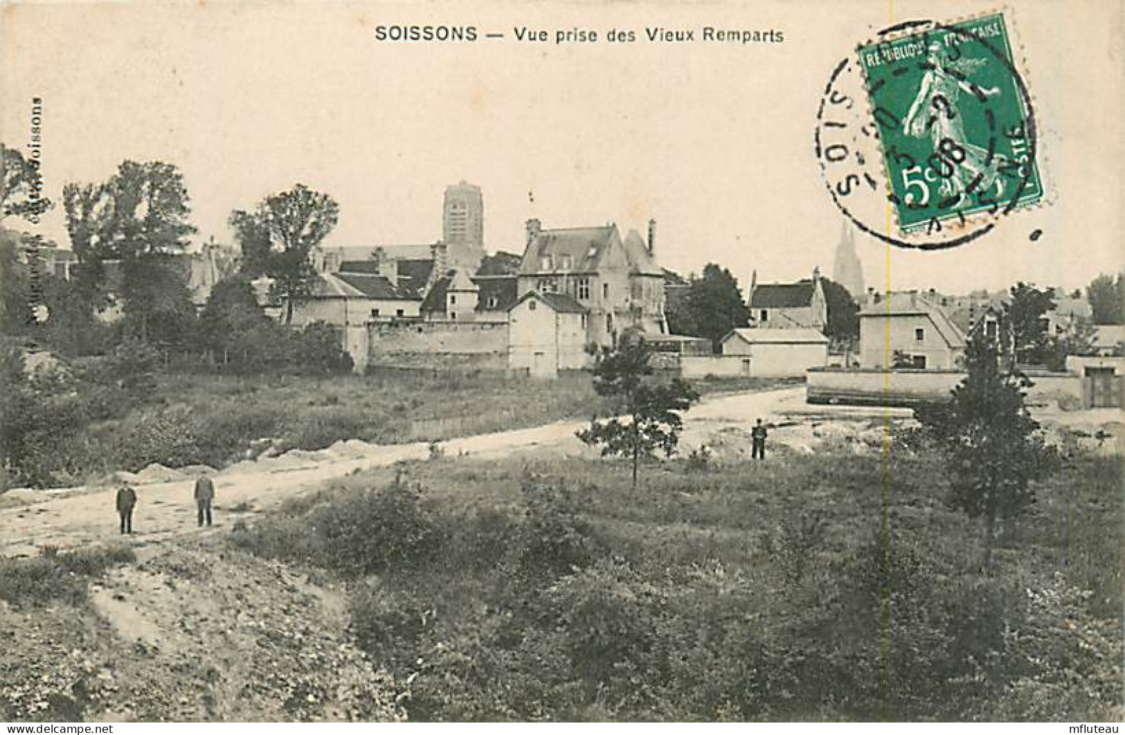 02* SOISSONS   Vue Prise Des Rempars            MA84,0113 - Soissons