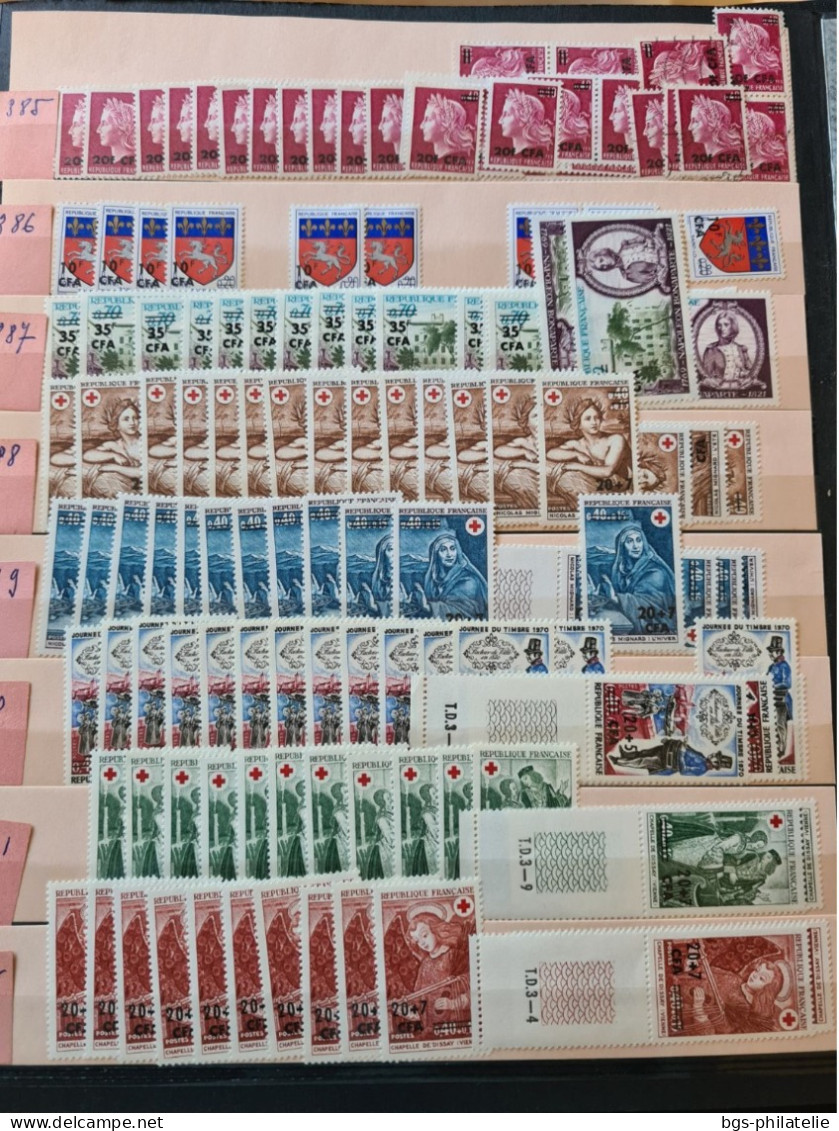 Stock de timbres de Réunion CFA , neufs **, neufs * et quelques oblitérés.
