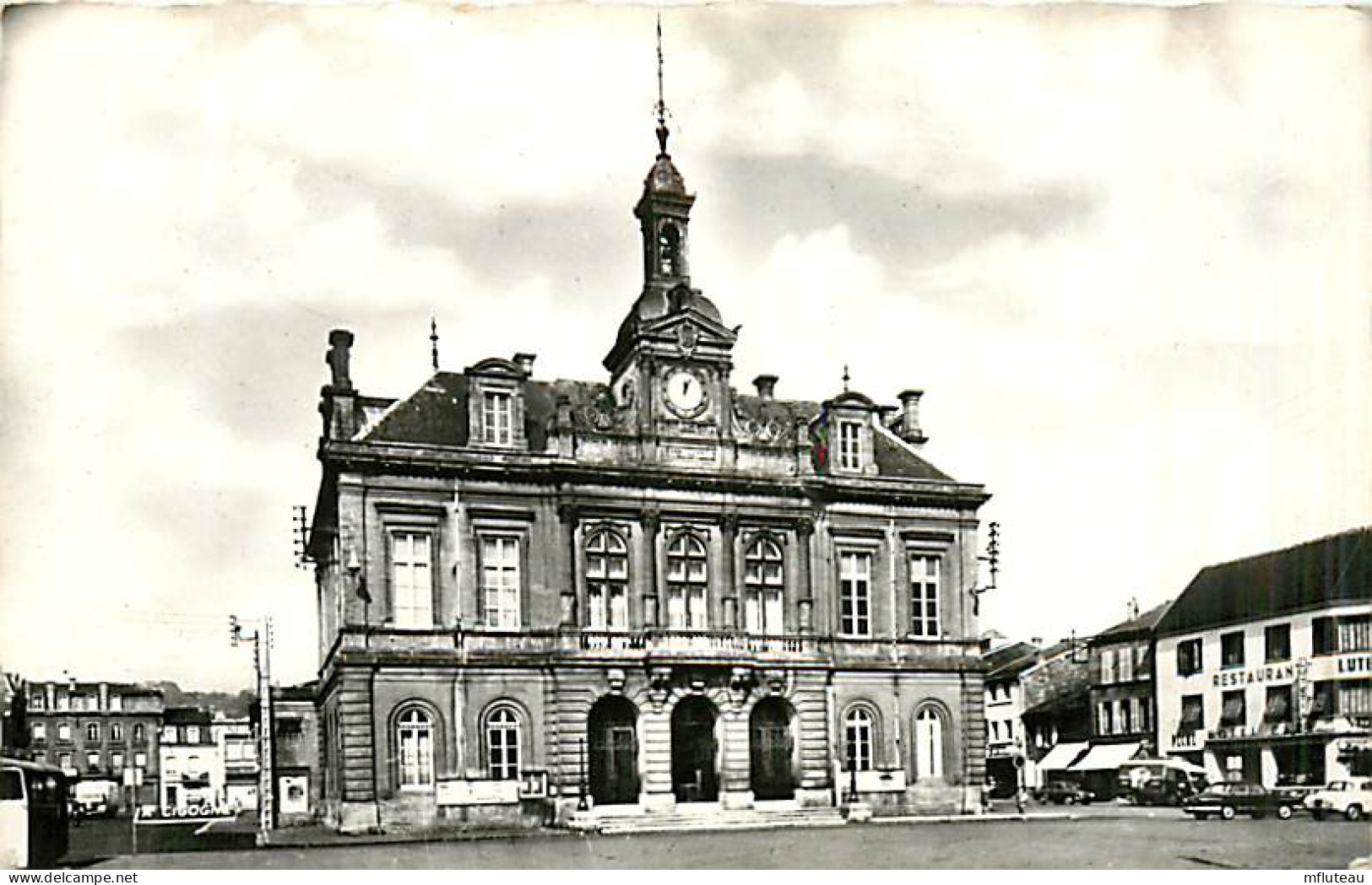 54* LONGUYON  Hotel De Ville  (CPSM Petit Format)           MA87,0037 - Longuyon