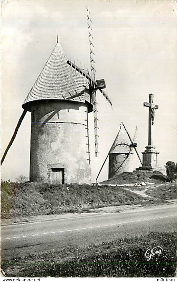 85* LES HERBIERS  Moulin  (CPSM Petit Format)                        MA89,0548 - Les Herbiers