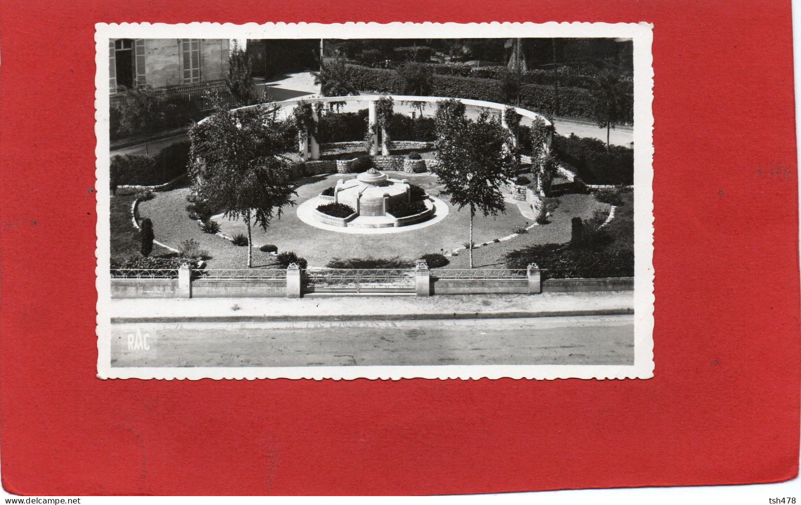 24-----RIBERAC----Le Monument Des Fusillés De 1944--voir 2 Scans - Riberac