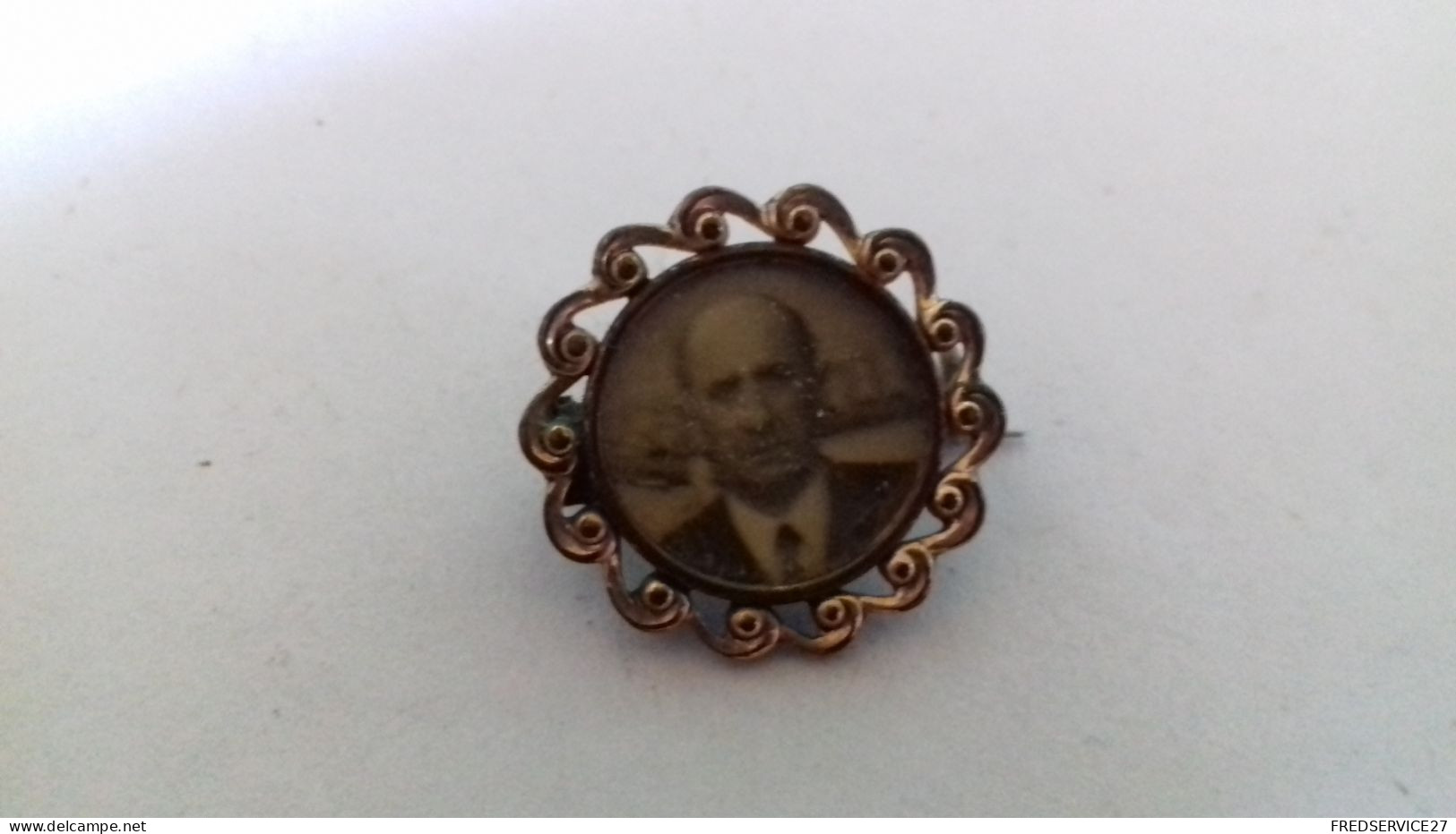 B17 /  BROCHE PORTE PORTRAIT  METAL ANCIENNE - Brochen