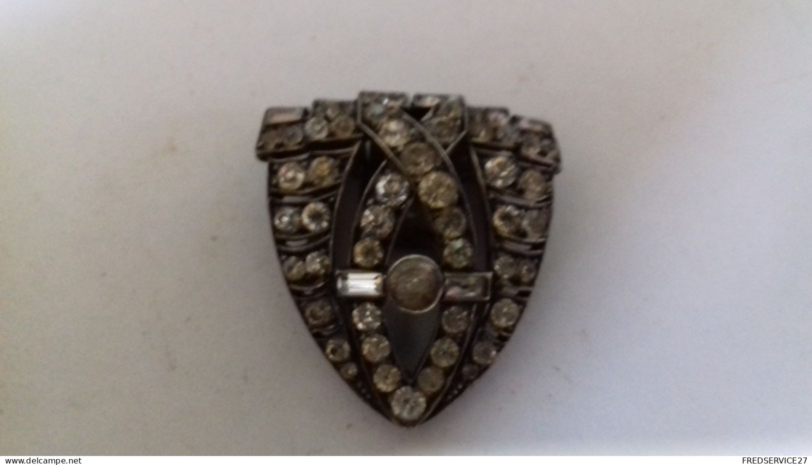 B17 /  BROCHE METAL AVEC BRILLANT EST FERLOIR A PINCE NOMBREUX POINCON GERMANY ARGENT JE PENSE - Brochen