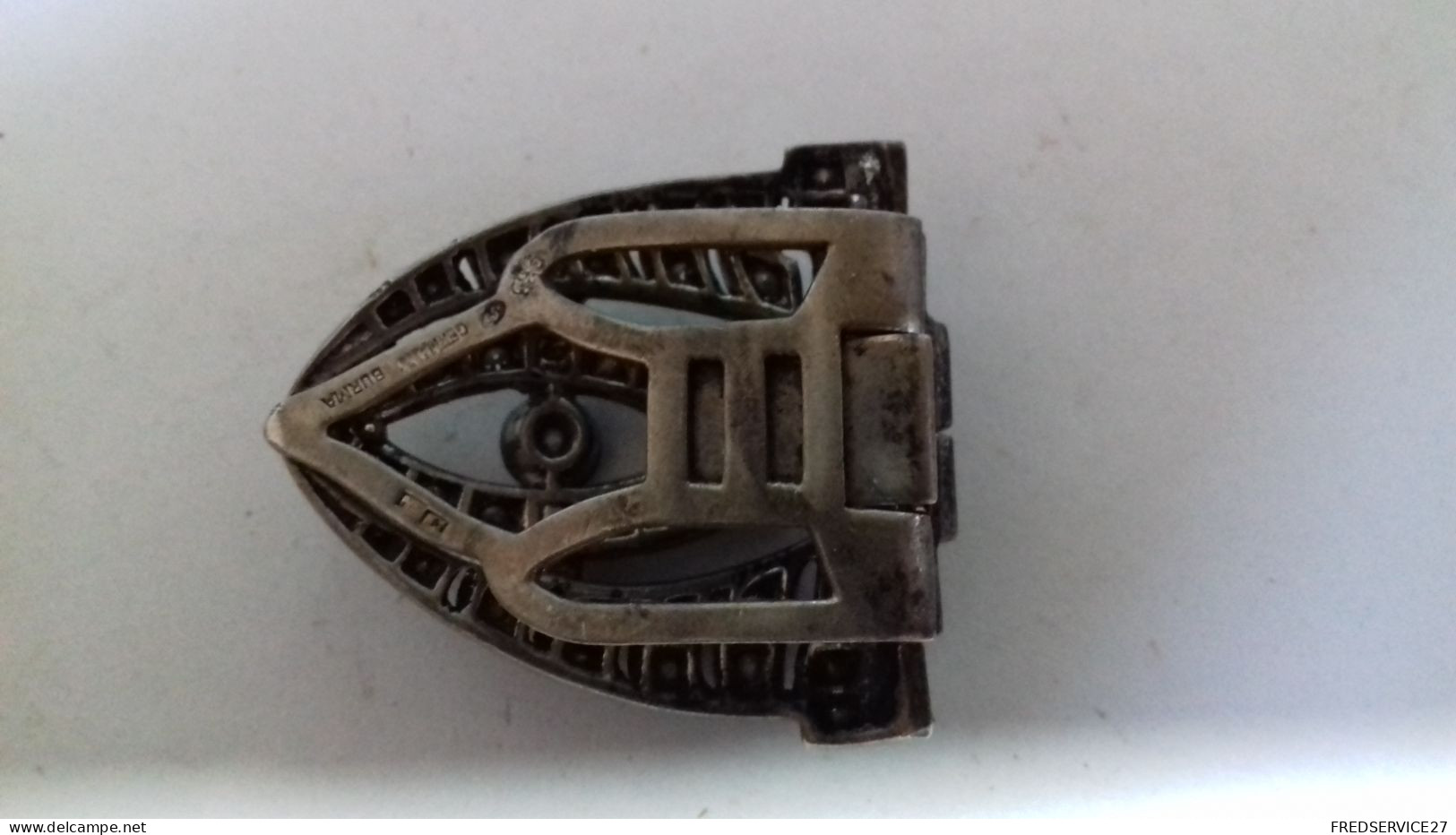 B17 /  BROCHE METAL AVEC BRILLANT EST FERLOIR A PINCE NOMBREUX POINCON GERMANY ARGENT JE PENSE - Broschen