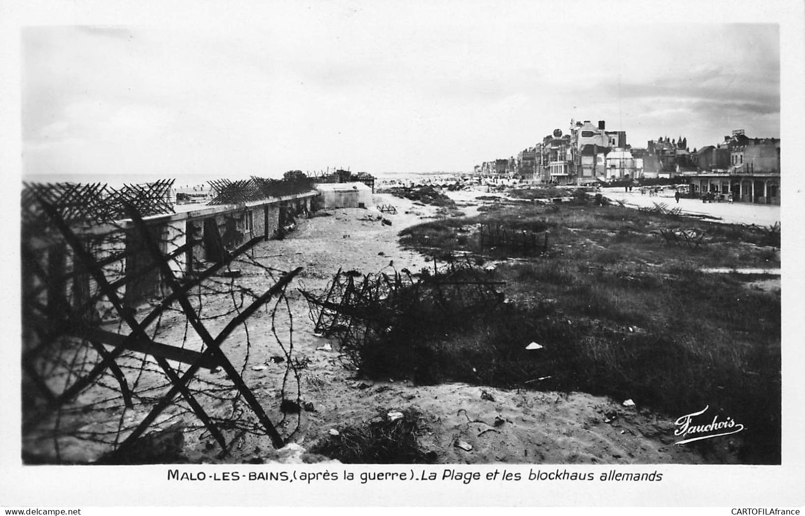 MALO LES BAINS Après La Guerre La Plage Et Les Blockhaus Allemands - Malo Les Bains