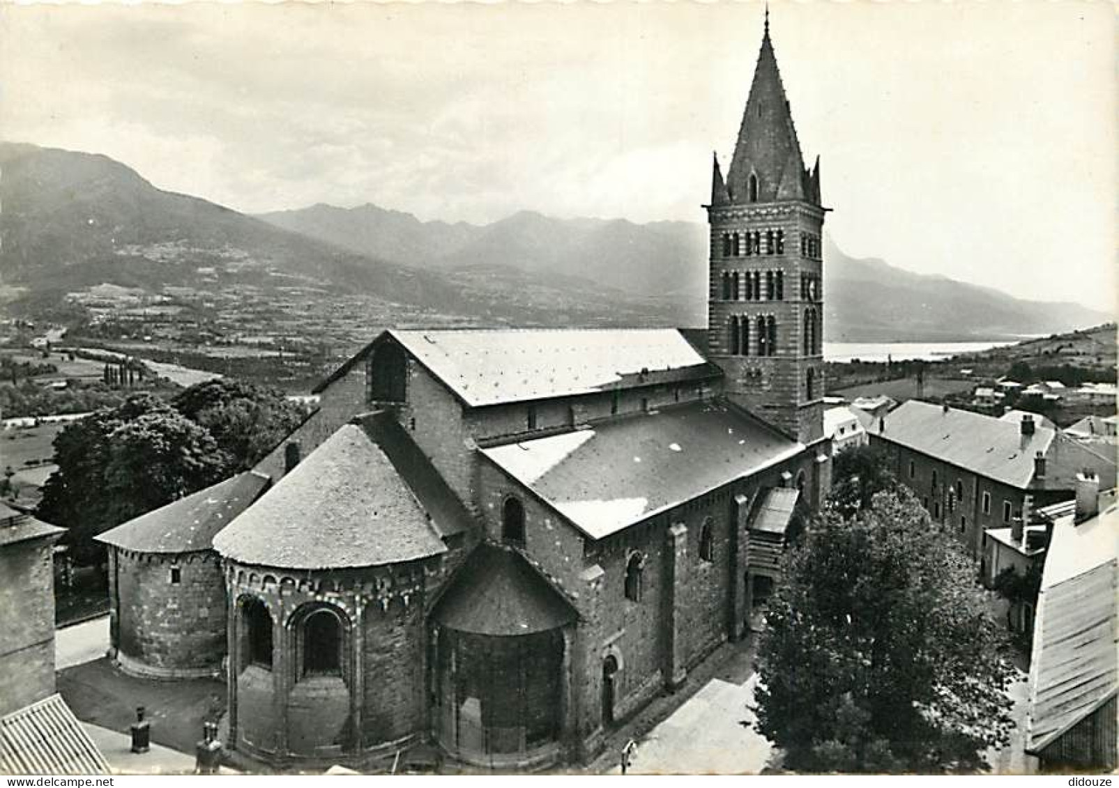 05 - Embrun - Eglise Notre-Dame - Mention Photographie Véritable - CPSM Grand Format - Carte Neuve - Voir Scans Recto-Ve - Embrun