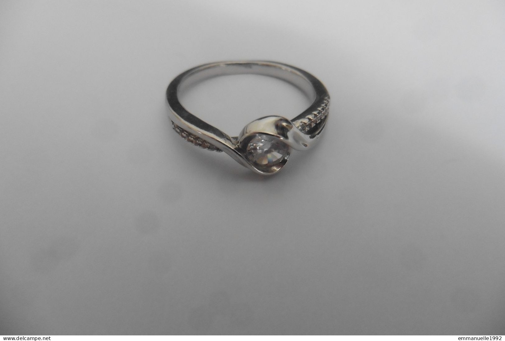 Neuf - Bague En Métal Argenté Sertie Strass Imitation Diamant Solitaire T 65-66 - Rings