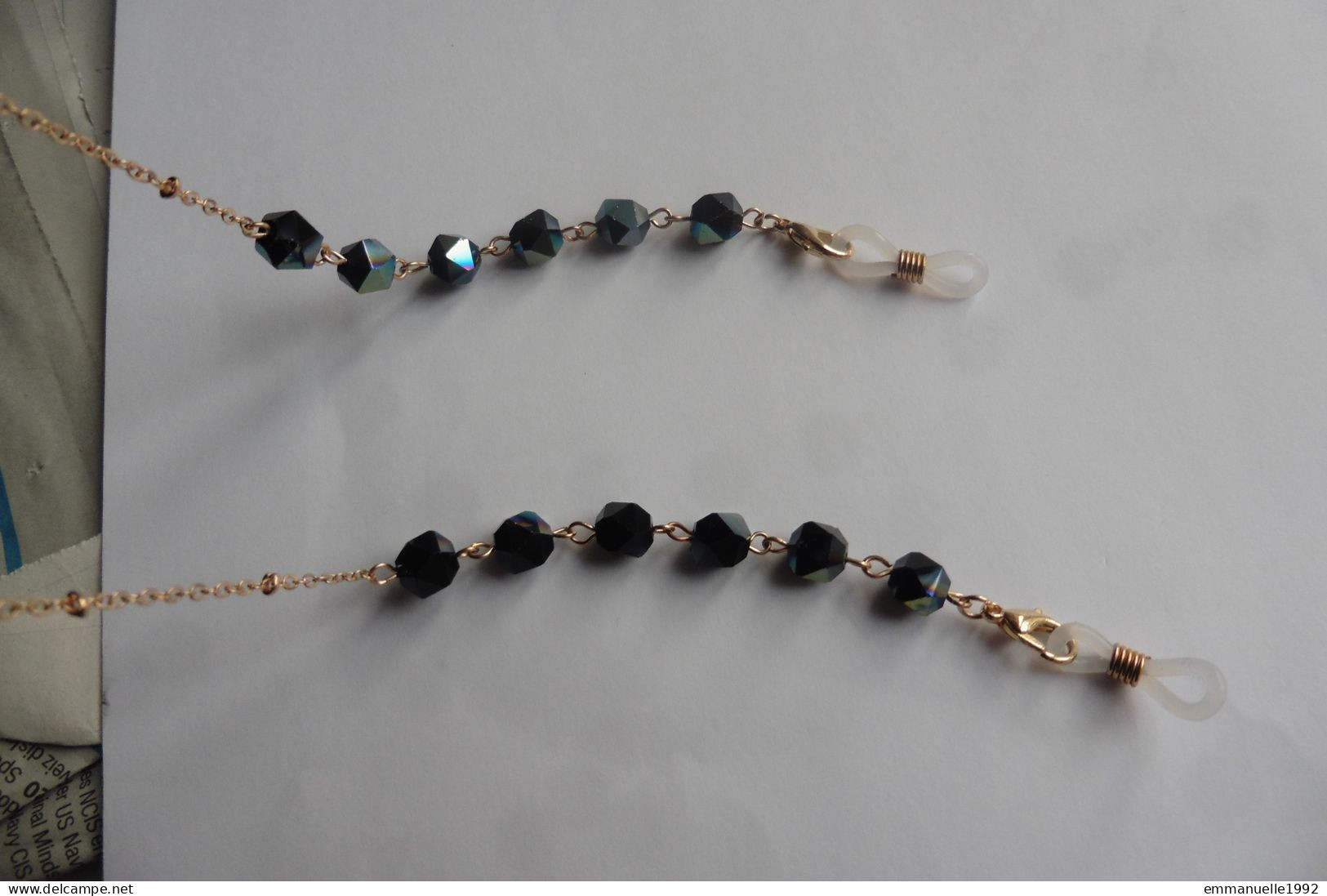 Cordon Chaine à Lunettes En Métal Doré Et Cristaux Noir Irisé à Reflets Aurore Boréale - Necklaces/Chains