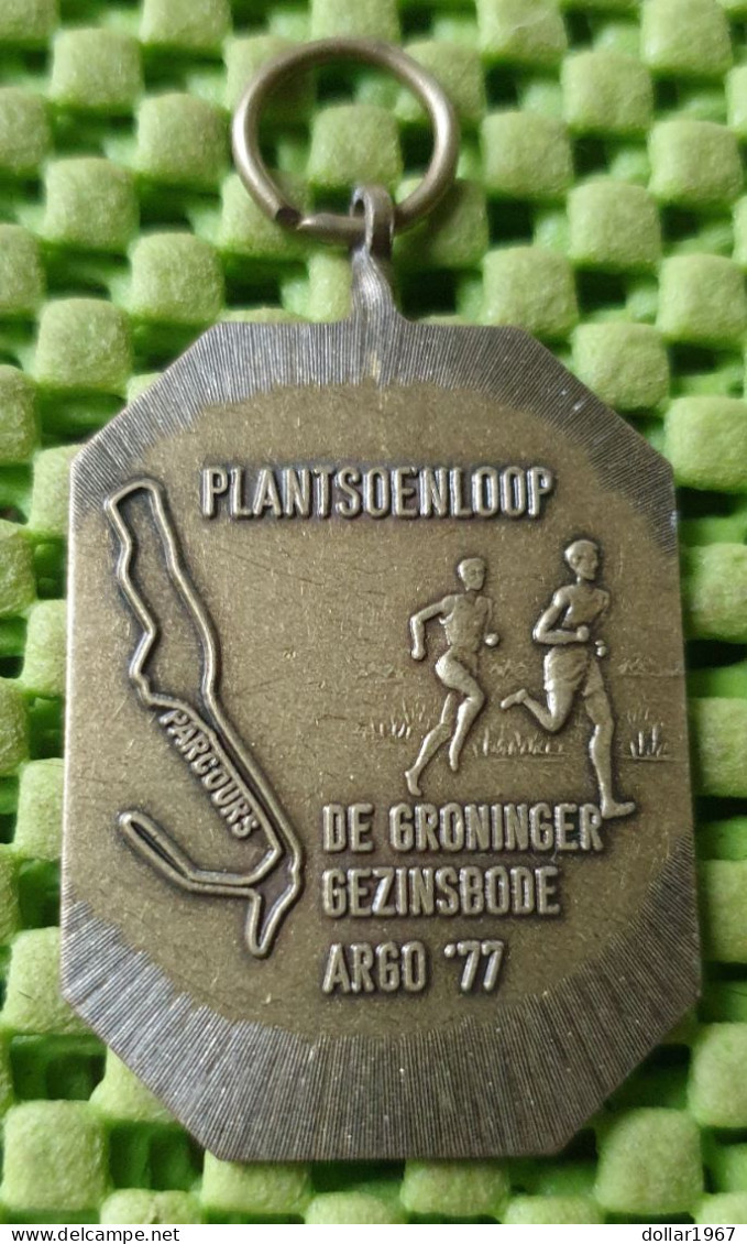 Medaile : Plantsoenloop, De Groninger Gezinsbode AR60.77 ( 10 November 1988 ) -  Original Foto  !!  Medallion  Dutch - Other & Unclassified