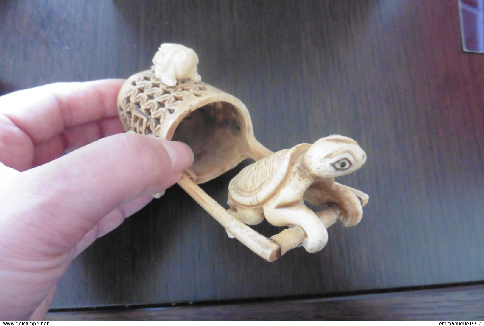 Figurine ancienne tortue tirant chariot en os sculpé ciselé Indochine Vietnam