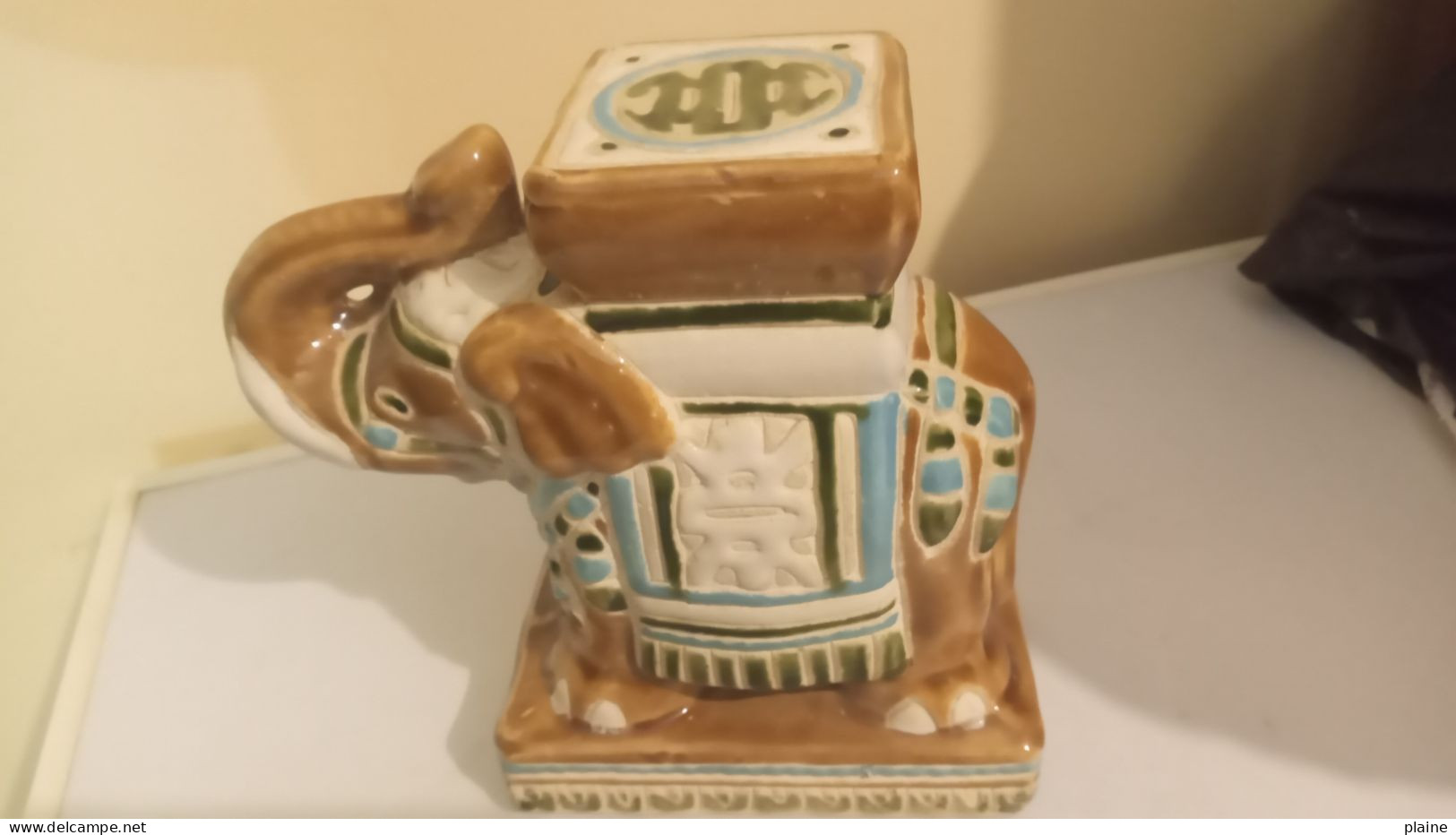 FIGURINE ELEPHANT EN PORCELAINE - Autres & Non Classés