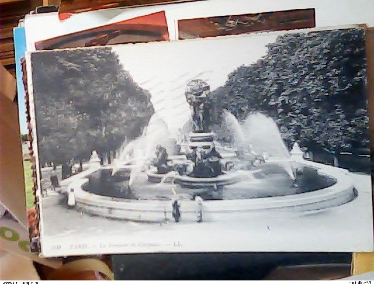 75-PARIS LA FONTAINE CARPEAU  VB1952 JV6156 - Parques, Jardines