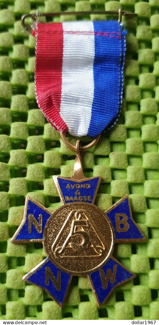 Medaile :  5e. Avondvierdaagse - N.N.W.B. ( Noord Nederlandse Wandel Bond )  -  Original Foto  !!  Medallion  Dutch - Otros & Sin Clasificación