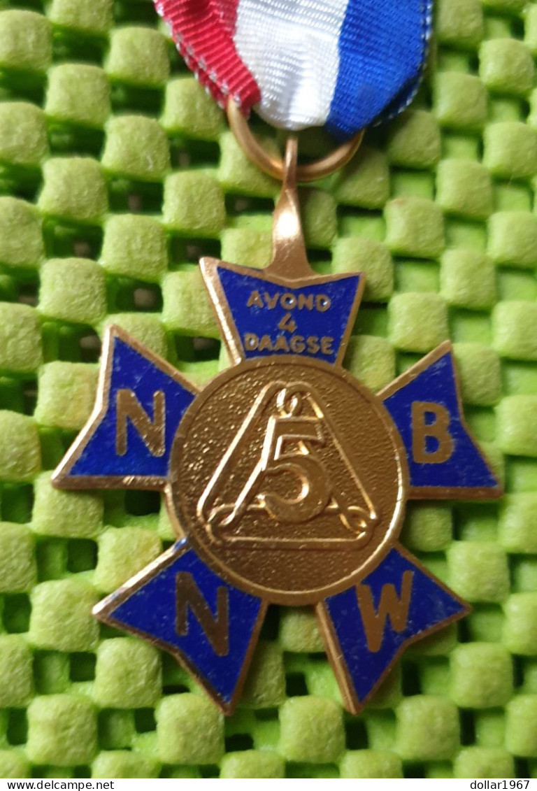 Medaile :  5e. Avondvierdaagse - N.N.W.B. ( Noord Nederlandse Wandel Bond )  -  Original Foto  !!  Medallion  Dutch - Autres & Non Classés