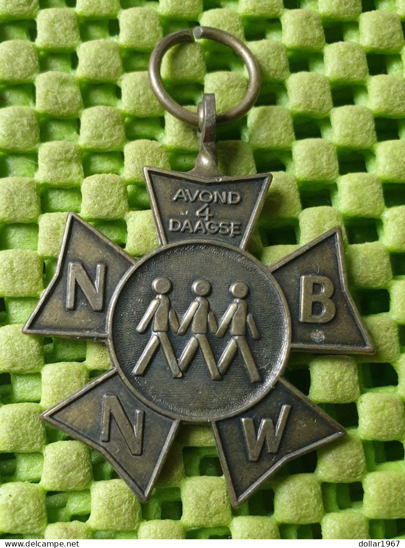 Medaile :  . Avondvierdaagse - N.N.W.B. ( Noord Nederlandse Wandel Bond )  -  Original Foto  !!  Medallion  Dutch - Otros & Sin Clasificación