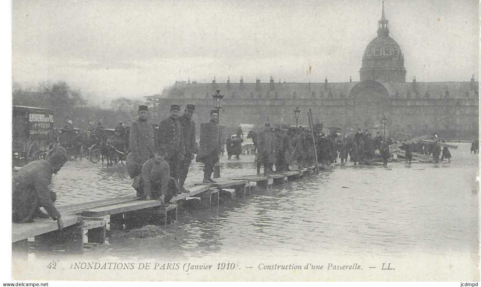 Paris Innondée En 1910 Construction D'une Passerelle - Inondations De 1910