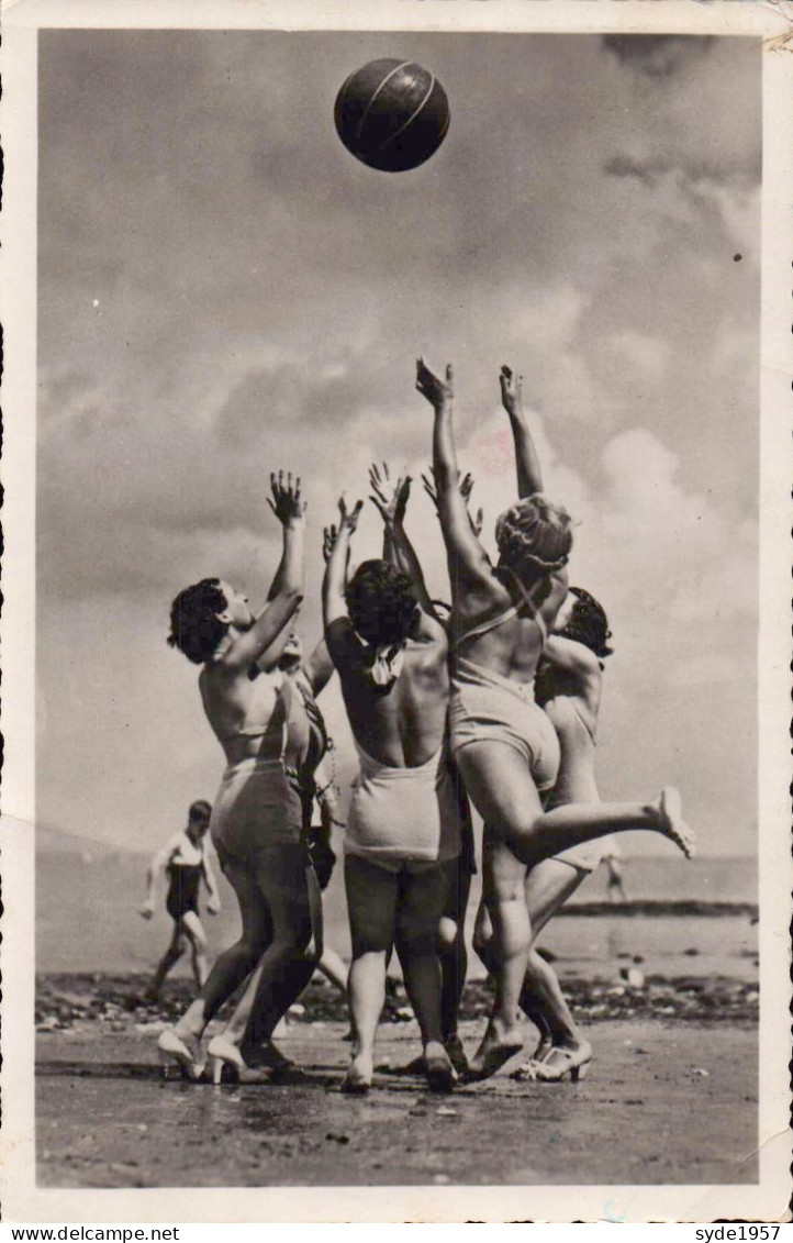 LA Panne - De Panne - Jeux Gracieux / Lenig Spel - Jeunes Dames Jouant Au Ballon - De Panne