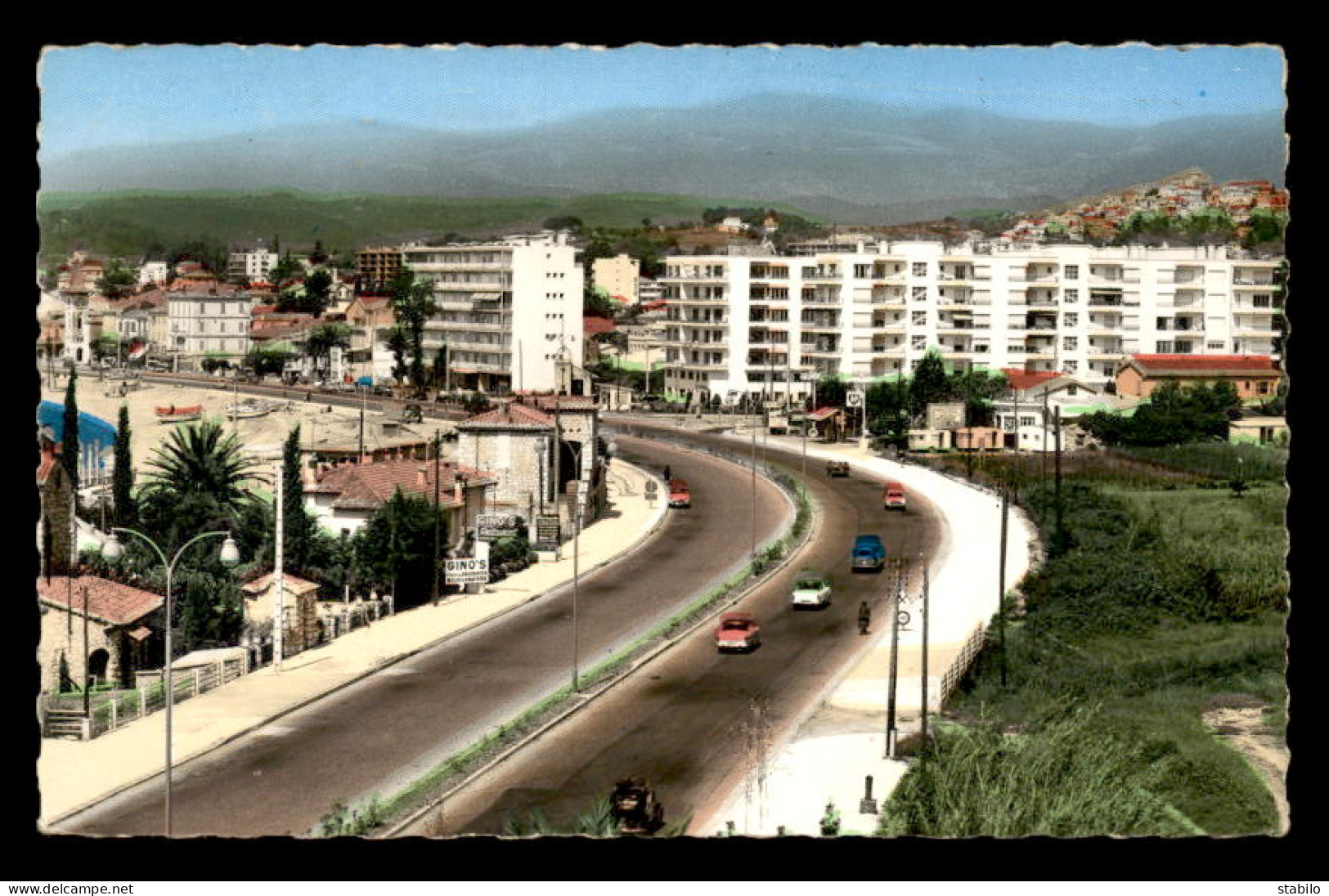 06 - CROS-DE-CAGNES - LE BORD DE MER - AU FOND LE HAUT-DE-CAGNES - Cagnes-sur-Mer