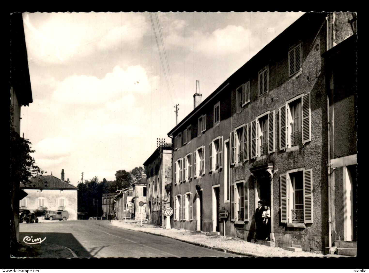 52 - DOULEVANT-LE-CHATEAU - PLACE ET RUE BASSE - Doulevant-le-Château