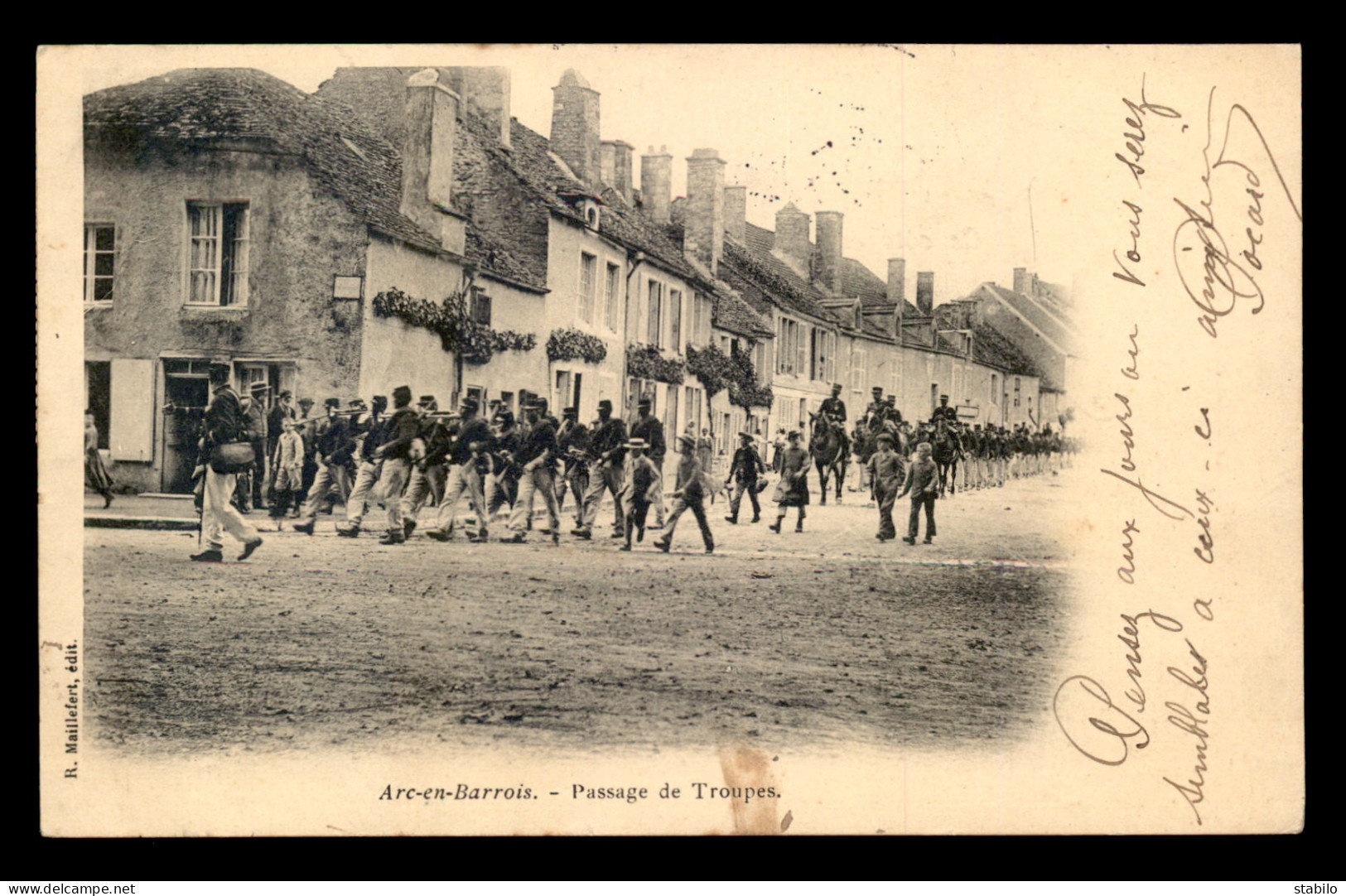 52 - ARC-EN-BARROIS - PASSAGE DE TROUPES EN VILLE - Arc En Barrois