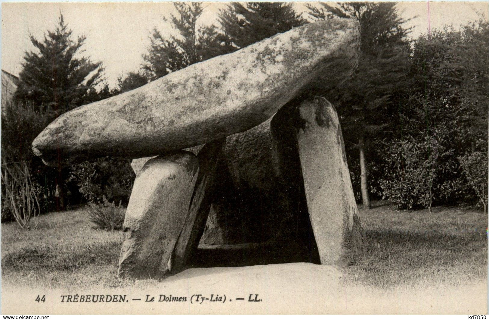 Trebeurden - Le Dolmen - Dolmen & Menhirs