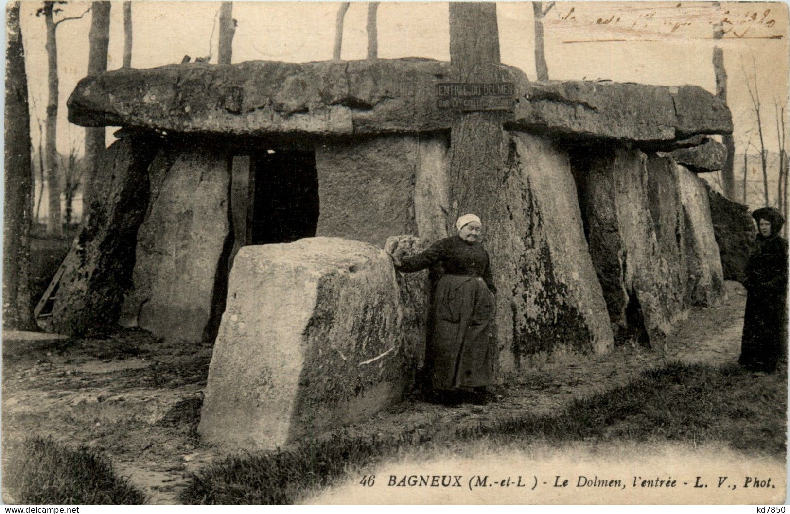 Bagneux - Le Dolmen - Dolmen & Menhirs