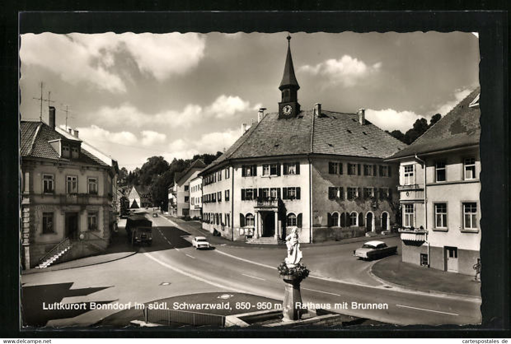 AK Bonndorf /Schwarzwald, Kreuzung Mit Dem Rathaus Und Dem Brunnen  - Bonndorf