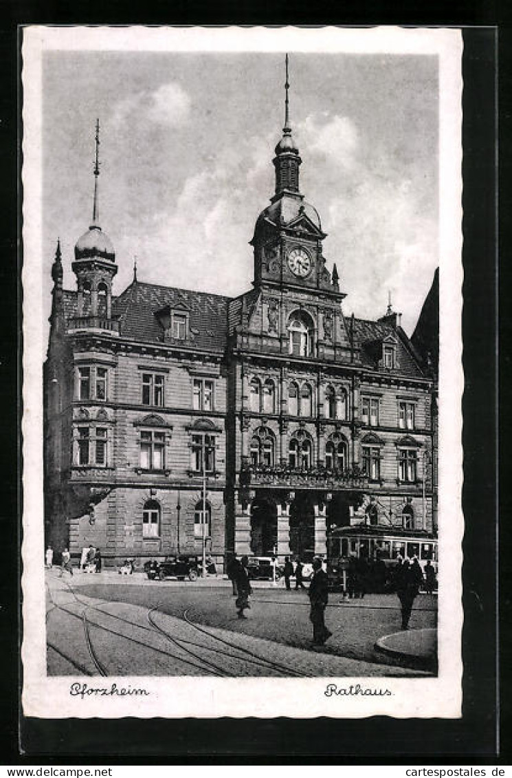 AK Pforzheim, Rathaus Mit Passanten Und Strassenbahn  - Pforzheim