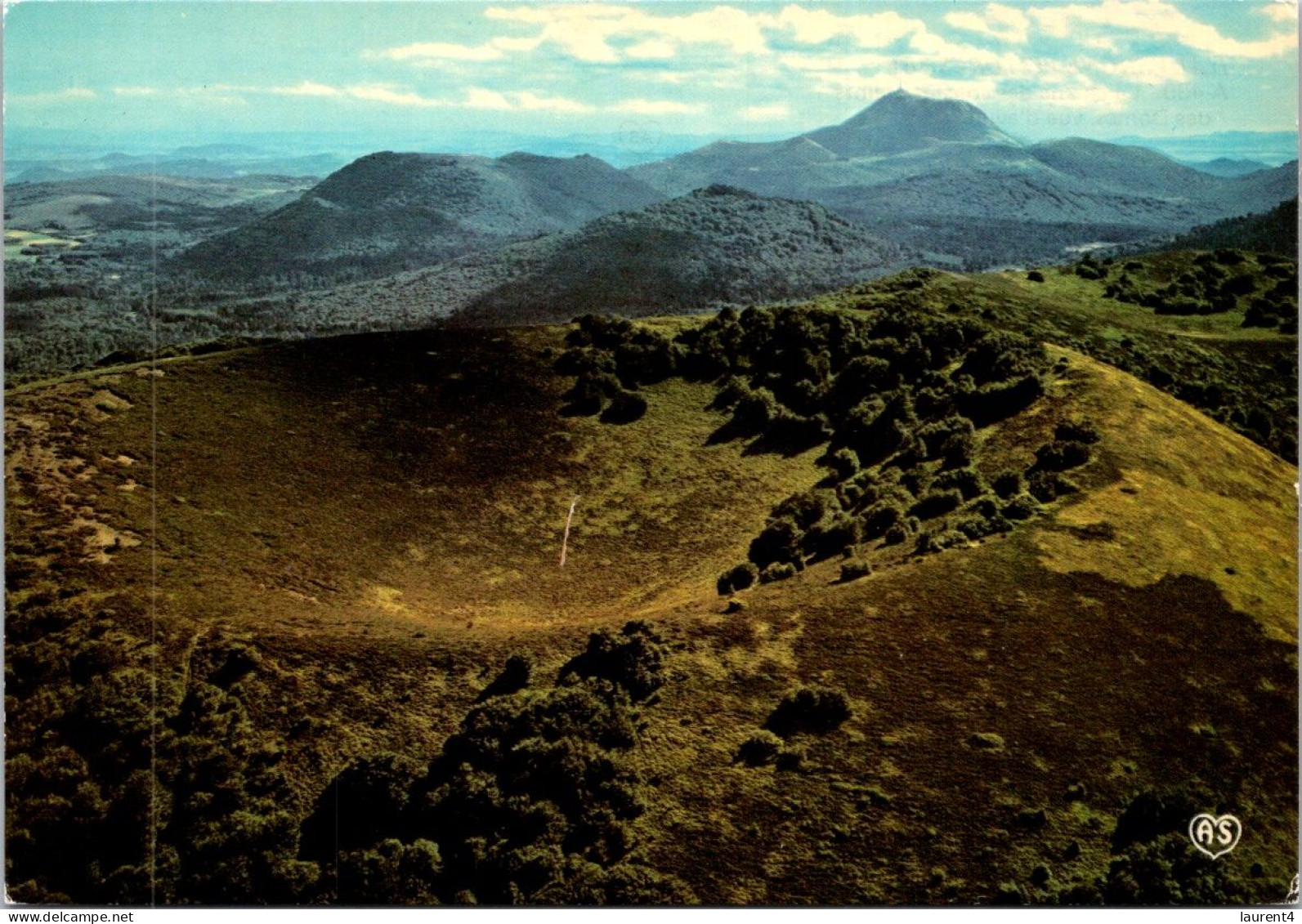 21-4-2024 (2 Z 40)  France - Volcan D'Auvergne (2 Postcards) - Auvergne