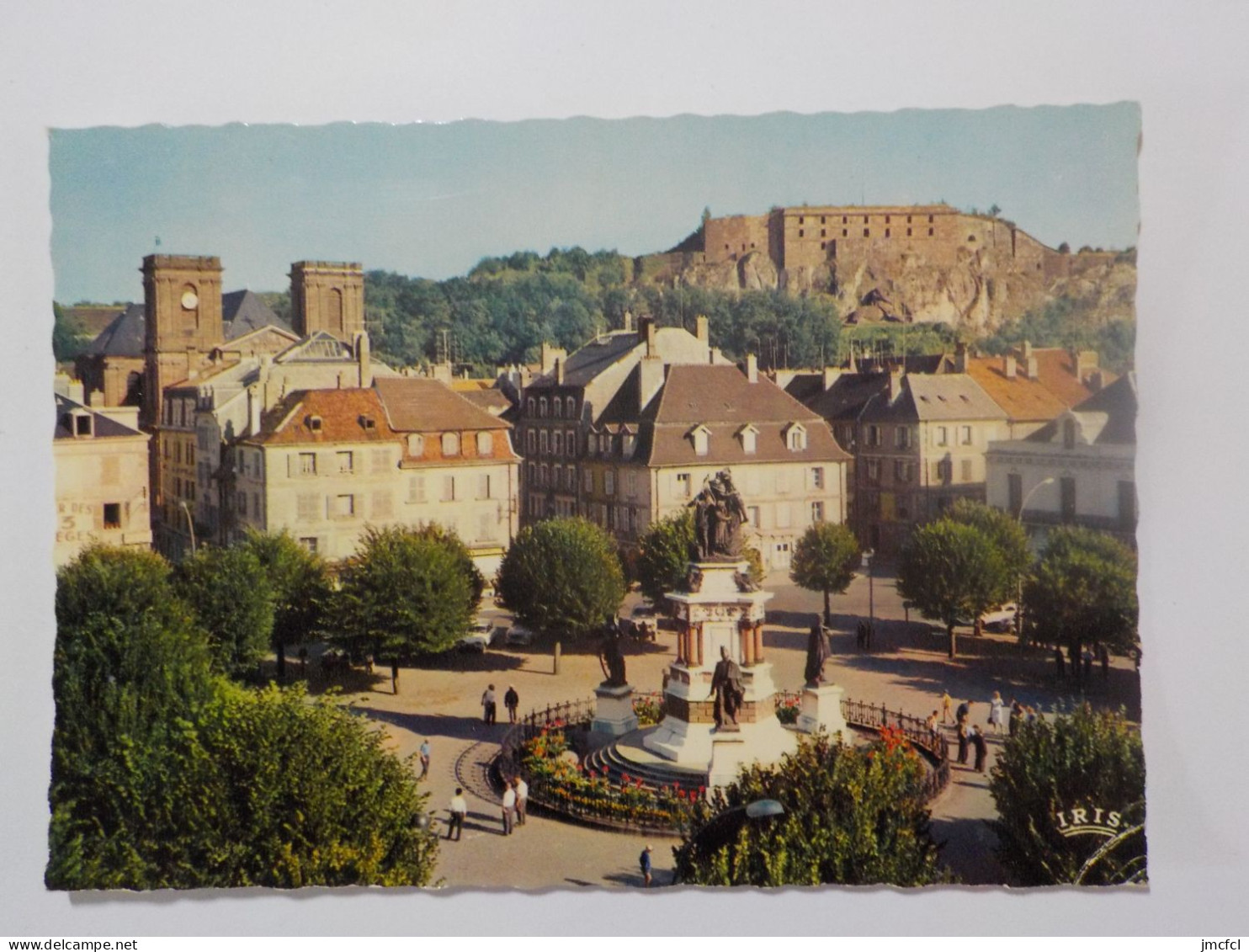 BELFORT  Place Des Trois Sièges Au 2ème Plan Le Lion Au Pied De La Citadelle - Belfort – Le Lion