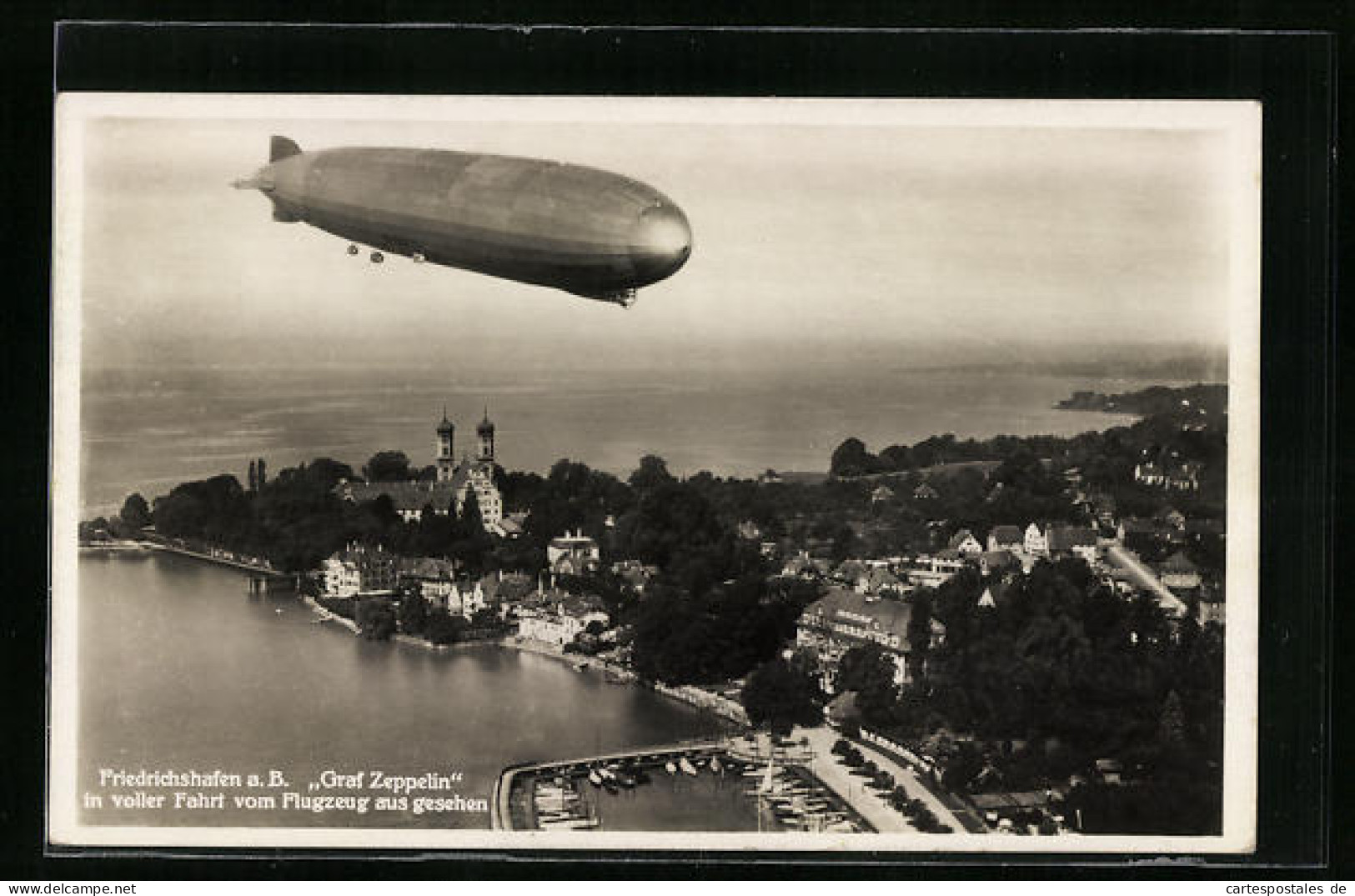 AK Friedrichshafen A. B., Fliegeraufnahme Vom Luftschiff LZ127 Graf Zeppelin  - Dirigibili